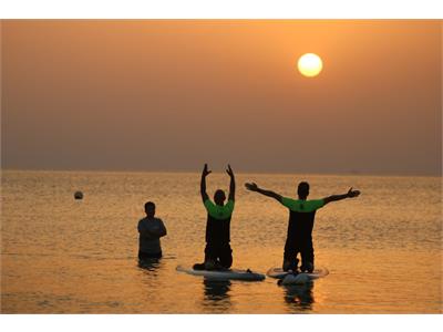 برگزاری اولین دوره مسابقات ستارگان پدل‌برد پیلاتس در خلیج نیلگون همیشه فارس (جزیره کیش) 35